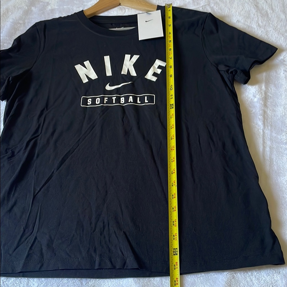 🆕Nike Softball Tee in Black - Picture 4 of 10